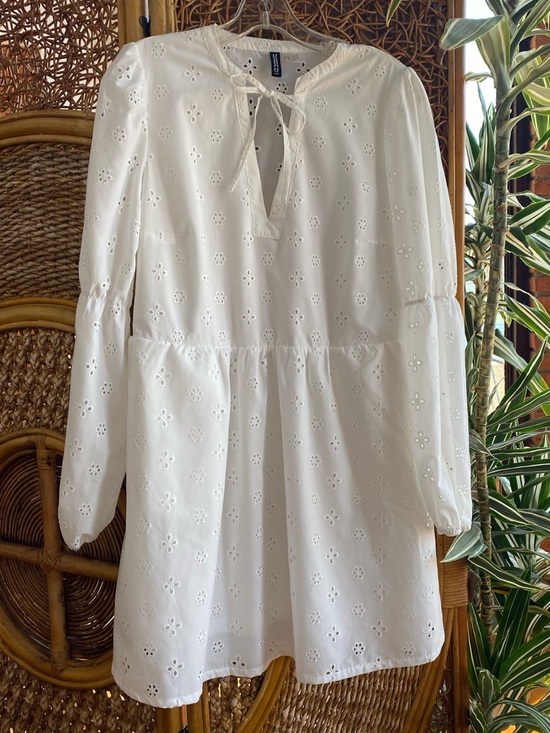 H&M Dresses & Skirts - Divided H&M White Eyelet Dress Coverup Long Sleeved Side Pockets Size Medium